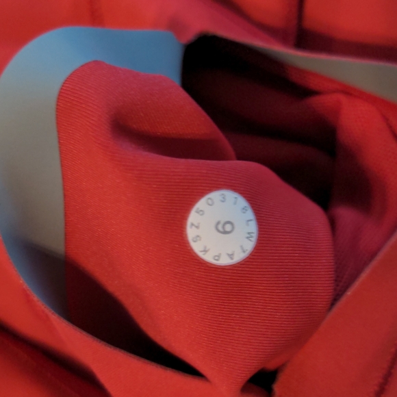 Lululemon In Movement Short 2.5" Size 6 Everlux - Flamenco Red - Picture 3 of 3